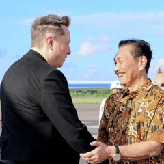 Luhut Sambut Elon Musk di Bali untuk Resmikan Starlink