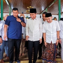 Respati Temani Jokowi Salat Jumat & Mengaku Kerap Diskusi