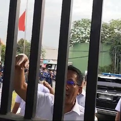 Demo Tolak Revisi UU TNI, Mahasiswa Adang Mobil Menhum di DPR