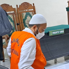 Aipda Robig Baca Pleidoi Sambil Nangis Minta Divonis Bebas