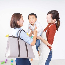 Bagaimana Tips Memilih Babysitter untuk Mengasuh Anak?