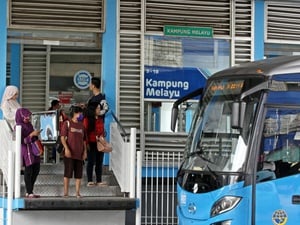 Demo Angkot M-44: Transjakarta Bikin Pendapatan Sopir Berkurang