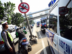 Motor Langgar Flyover