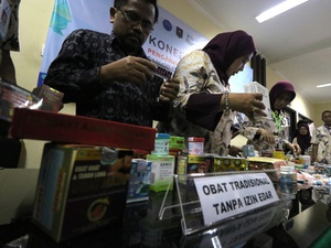 Ikatan Apoteker: Konsumen Harus Tahu Obat yang Mengandung Babi