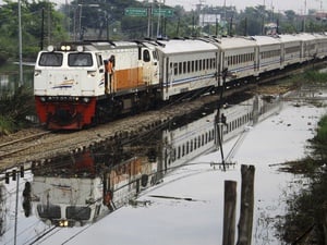 Jalur Kereta Api Losari-Tanjung di Cirebon Sudah Bisa Dilewati