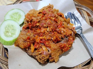 Ayam Geprek di Dunia yang Menggilai Ayam