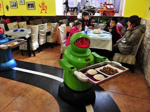 Pekerja Restoran Cepat Saji Terancam Tergusur oleh Robot