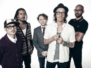 Nostalgia Tanggung di Konser Incubus