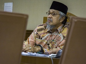 Gubernur Sultra Nur Alam Pinjam Nama Perusahaan untuk Buat Rekening