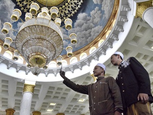 Beribadah dan Berwisata Religi di Masjid Kubah Emas