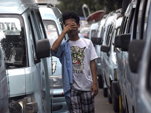 Aksi Mogok Sopir Angkut   an Umum Tanah Abang 