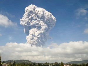 Gunung Sinabung Kembali Meletus, Pesawat Dilarang Melintas