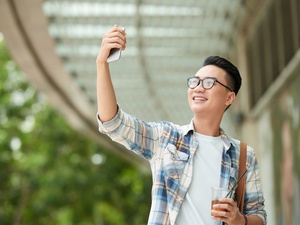 Ada Risiko Mengumbar Data Pribadi di Balik Foto Selfie