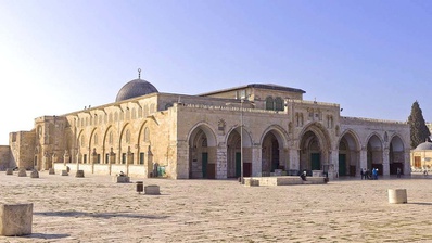 Israel Lempar Gas Air Mata ke Rakyat Palestina yang Salat Id Israel Lempar Gas Air Mata ke Rakyat Palestina yang Salat Id