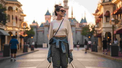 Prompt Gemini AI Terbaru Viral Foto di Disneyland & Disney World