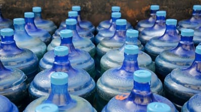 DAMIU Dilarang Gunakan Galon Bermerek, Ini Aturan Resminya DAMIU Dilarang Gunakan Galon Bermerek, Ini Aturan Resminya