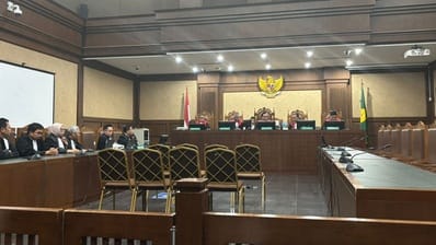 Nadiem Makarim sakit sidang Chromebook ditunda