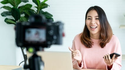 Ilustrasi Vlogger Wanita