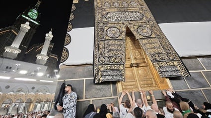 Kiswah Kakbah diangkat tanda musim haji dimulai