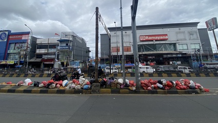 Tumpukan Sampah di Tangerang Selatan