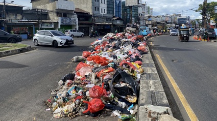 Tumpukan Sampah di Tangerang Selatan