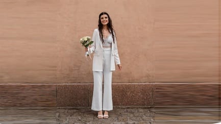 5 Inspirasi OOTD Kondangan Celana yang Simpel dan Elegan