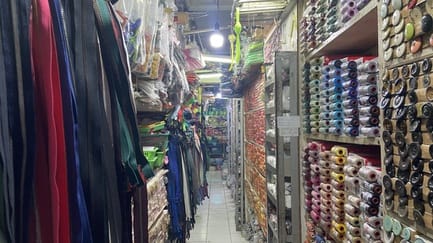 Menelusuri Toko Maju, Labirin Warna-Warni di Pasar Mayestik