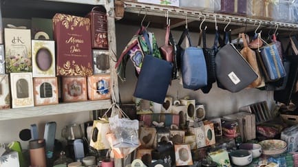 Gelas dan Pouch Masih Jadi Suvenir Primadona di Pasar Asemka
