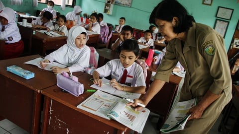 Penambahan Gaji Guru Harus Dikaji Matang agar Tak Diskriminatif