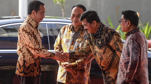 Jokowi Nilai Pabrik Sepatu Bata Tutup karena Kalah Bersaing