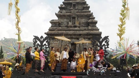 Candi Arjuna: Antara Sakralitas Kuno dan Deru Pariwisata Modern
