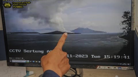 Badan Geologi: Video Viral Erupsi Gunung Anak Krakatau Itu Hoaks