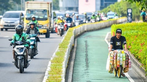 Pro-Kontra Keberadaan Jalur Sepeda di Jalan Protokol DKI Jakarta