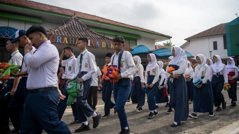 Di Balik Wacana Siswa Tidak Otomatis Naik Kelas