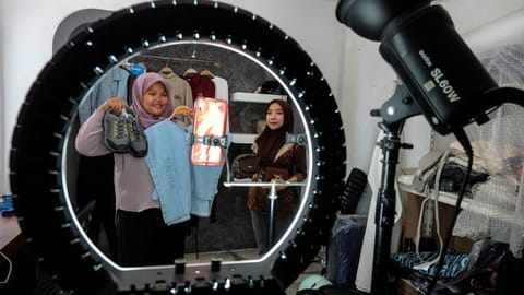 Maju Mundur Pajak Pedagang E-commerce: Apa Tepat Terus Ditunda?