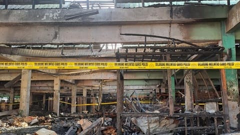Nombok Ratusan Juta Akibat Kebakaran Pasar Induk Kramat Jati