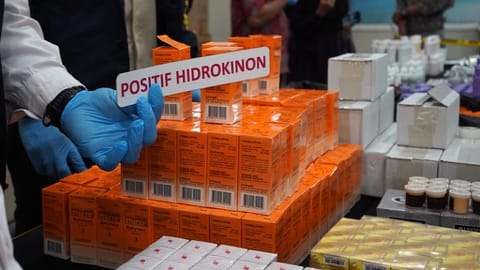 Mengapa Kosmetik Berbahaya Masih Bisa Beredar di Marketplace?