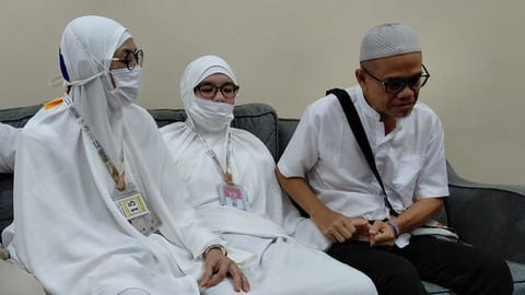 Kisah Perjalanan Haji Sharfina, Disabilitas Autis ke Tanah Suci