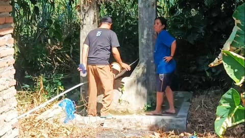 Tetes Peluh Warga Sumber Pinang Jember Berburu Air