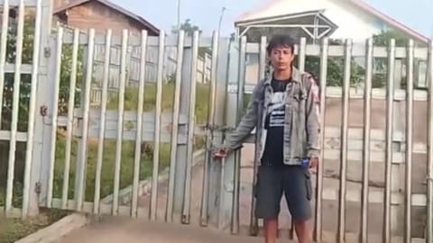 Duduk Perkara Honorer Segel dan Gembok Pagar SMP di Sumsel
