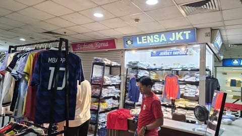 Putar Otak Penjual Jersey Sepak Bola saat Piala Dunia 2026 Beres