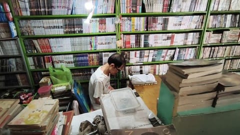 Menolak Punah di Era Digital: Asa Persewaan Komik Solo