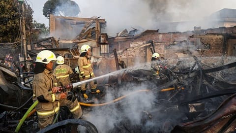 Kemarau Jakarta: Air Menipis, Risiko Kebakaran Meningkat?