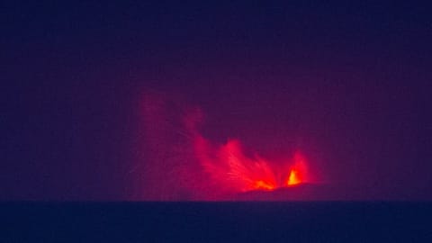 Kenapa Erupsi Besar Bisa Membuat Langit Berwarna Tak Biasa?