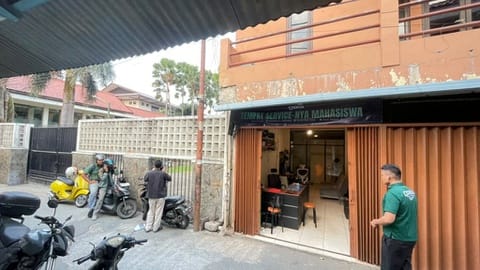 In this Economy, Jasa Servis Gawai Terjangkau Memberi Solusi
