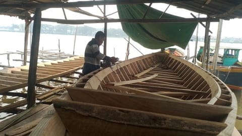 Kampung Perahu Getek Sungai Musi dan Nihilnya Regenerasi Perajin