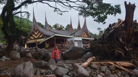 Banjir Berulang di Sumbar: Saat Hujan Membasuh Dosa Tata Ruang