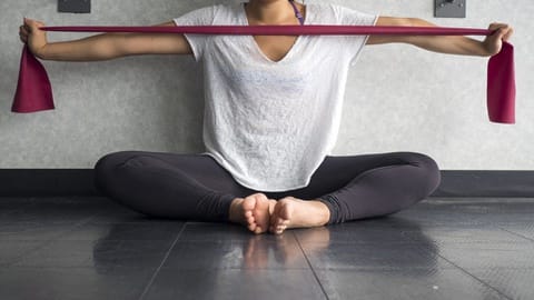 Benarkah Resistance Band Dapat Mengatasi Gangguan Nyeri Sendi?