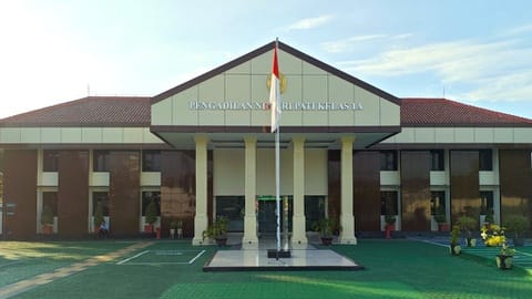 Mengurai Kasus Penyiraman Hakim PN Pati & Dugaan Suap Rp1 Miliar