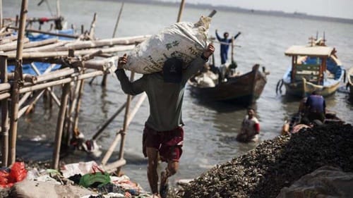 Nestapa Nelayan di Negara Maritim